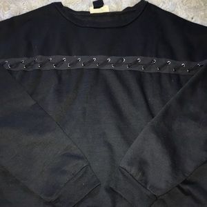 Black detailed cropped crewneck!